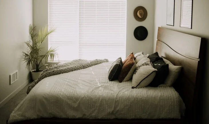Morning Coffee: The billionaire hedge fund manager in the spare bedroom. David Solomon’s alter ego