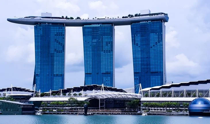 Standard Chartered’s global macro chief in Singapore left for APAC rival