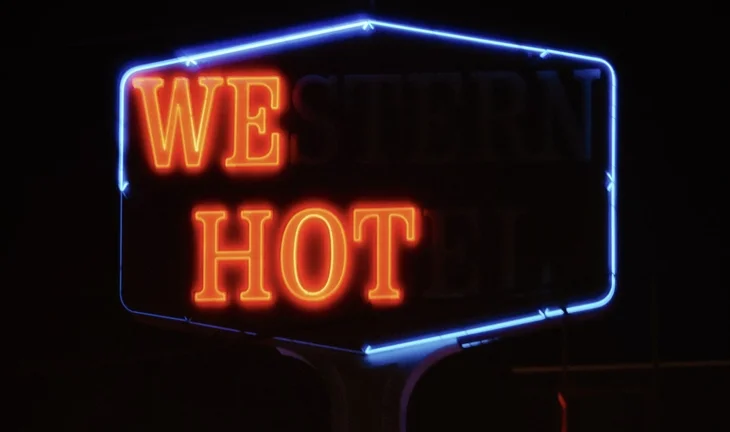 A sign that says we hot