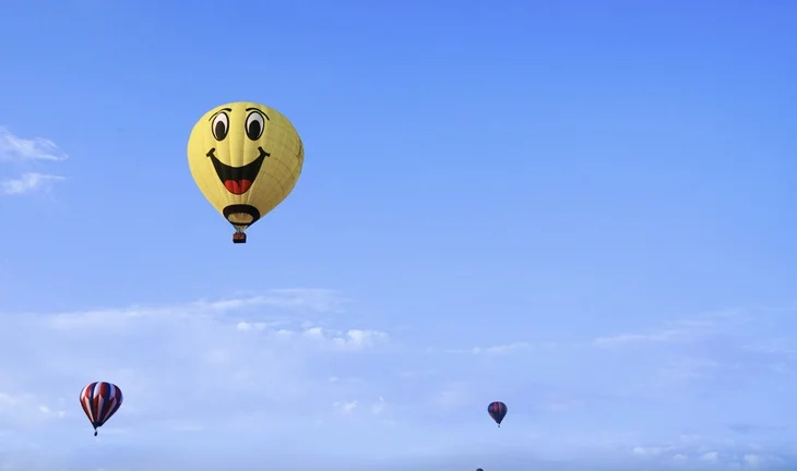 smiling hot air balllon