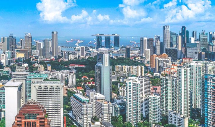 Pay rises at home stop Singapore bankers taking overseas jobs